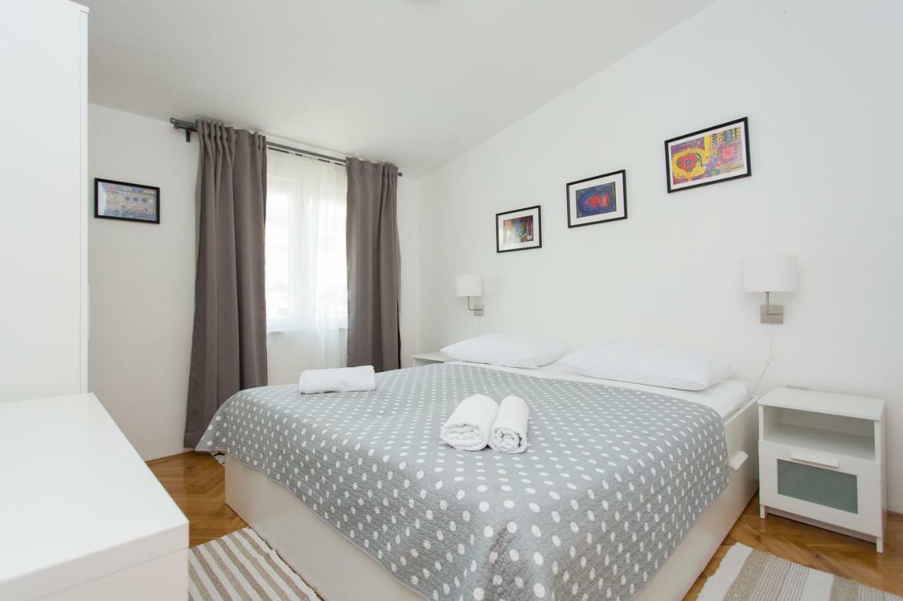 Apartments Pinery Макарска Экстерьер фото